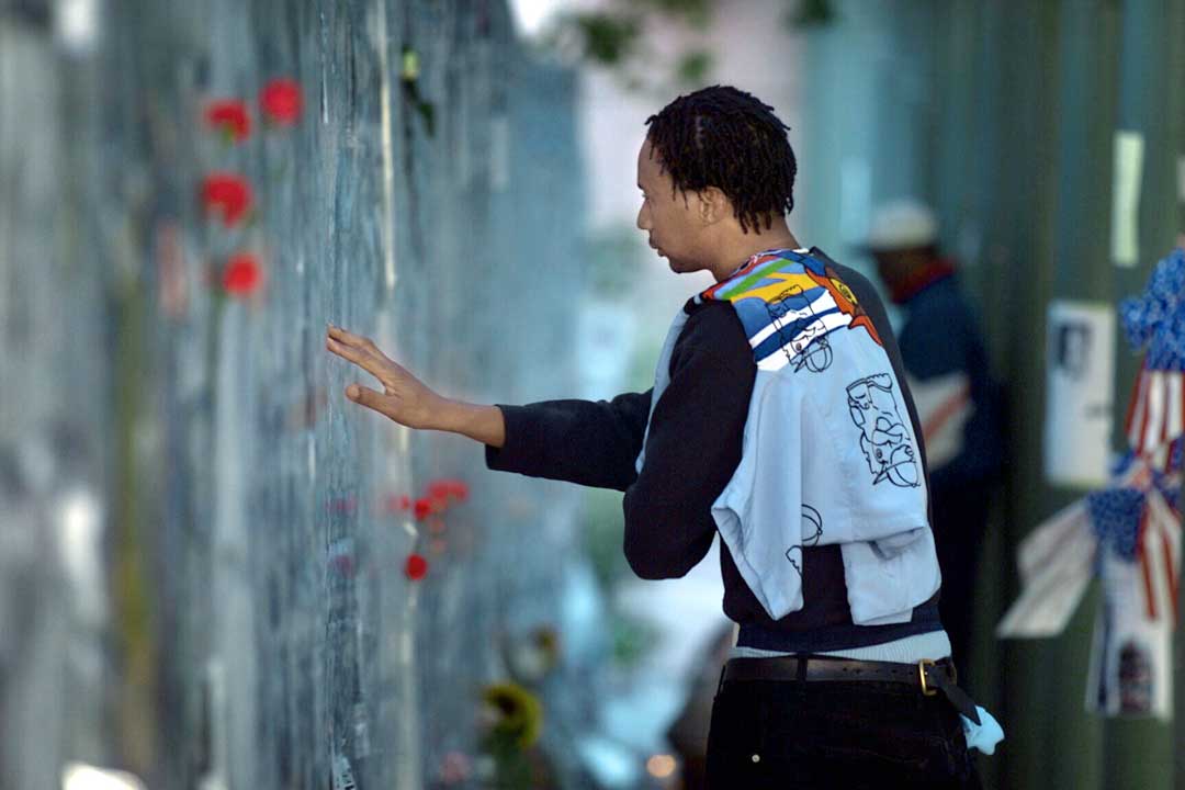 Anhöriga sökte efter sina nära och kära efter terrorattackerna i New York 11 september 2001. Foto:Björn Olsson